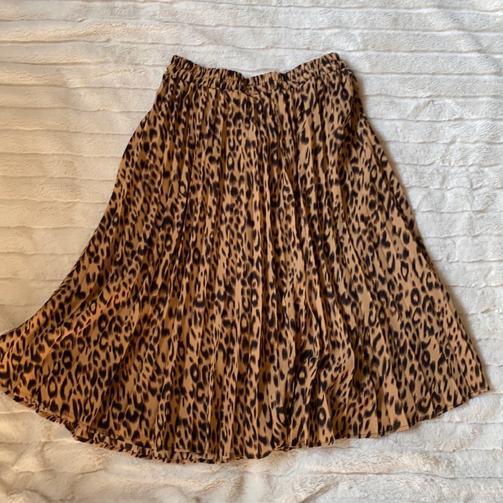 NWT pleated cheetah print midi skirt